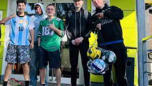 auf dem Weg zum Fussballspiel.jpg