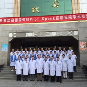Knieexperte Dr. Spank in China